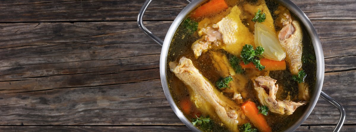 Cocine usted mismo el caldo de pollo
