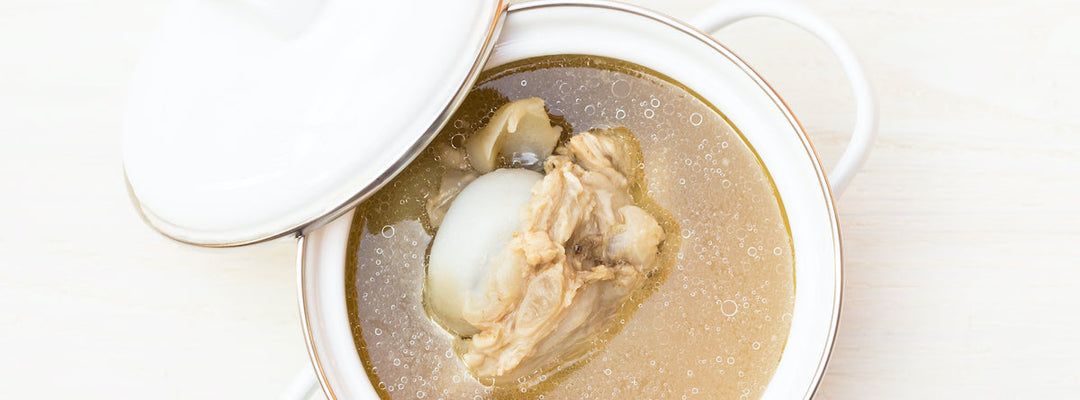 Cocer huesos de res para obtener un delicioso caldo de huesos